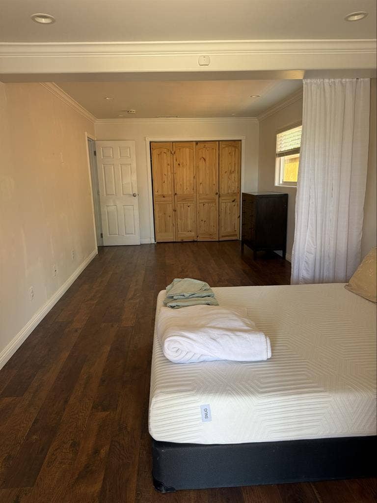 Large bedroom for rent