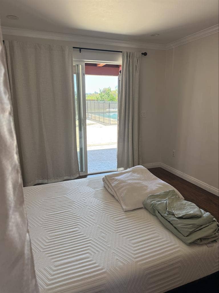 Large bedroom for rent