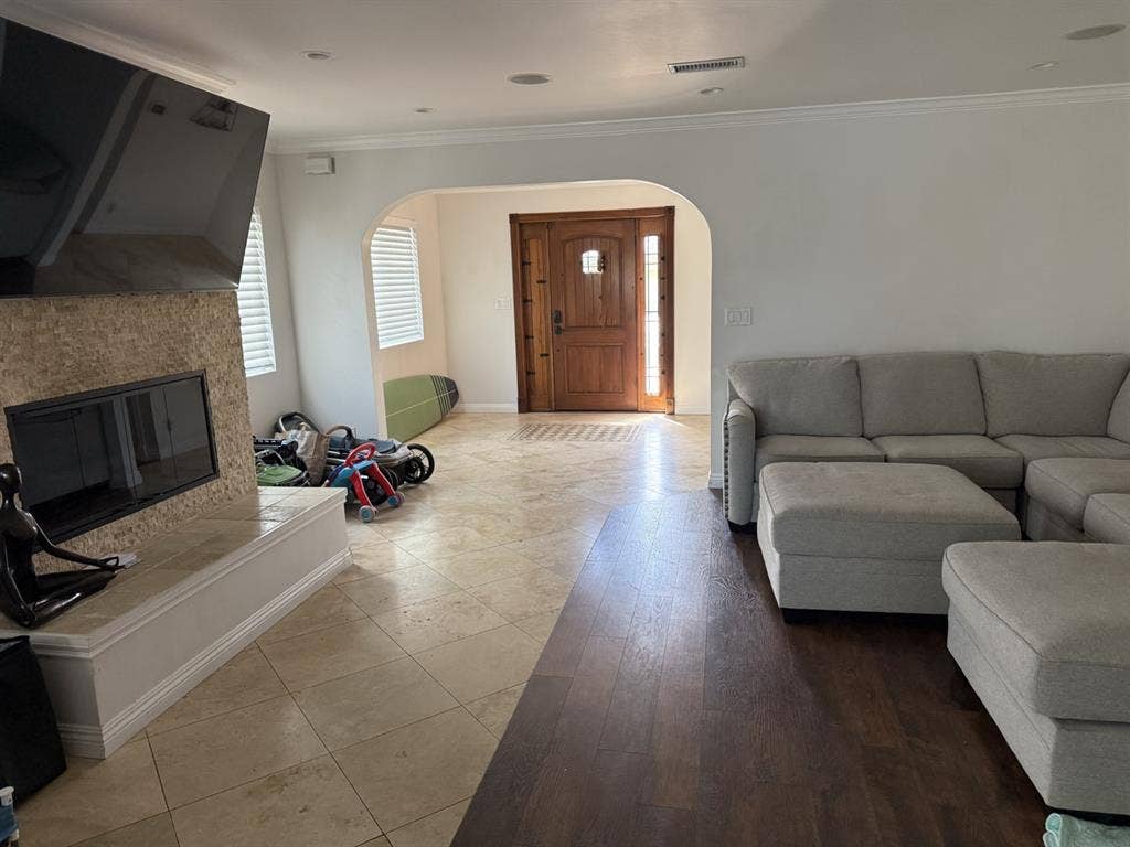 Large bedroom for rent