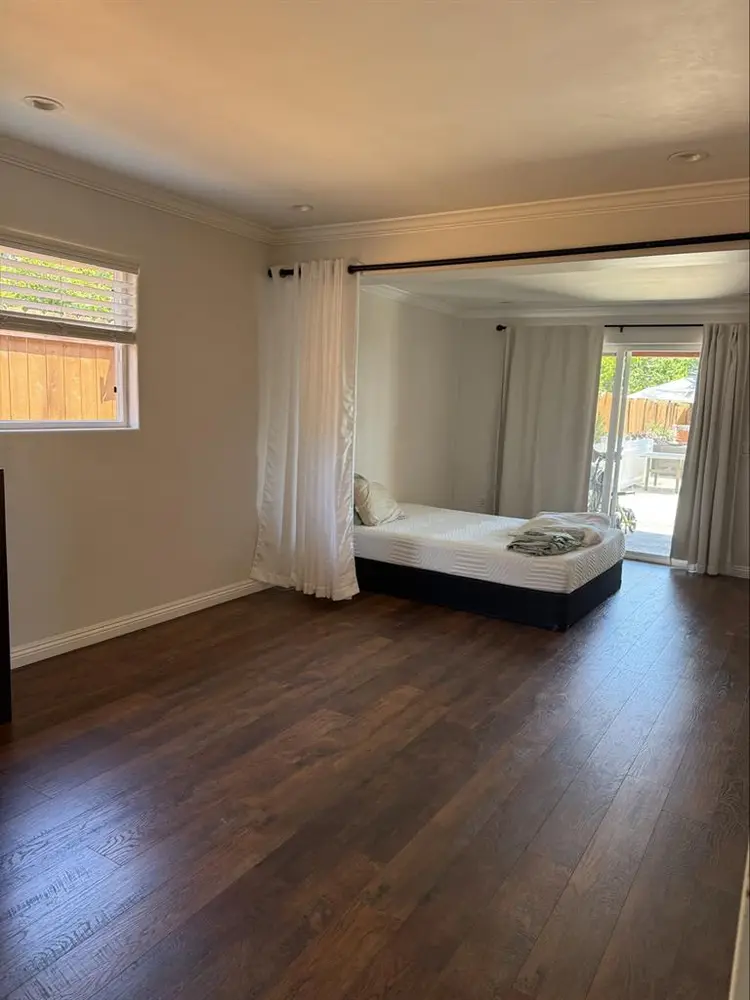 Large bedroom for rent
