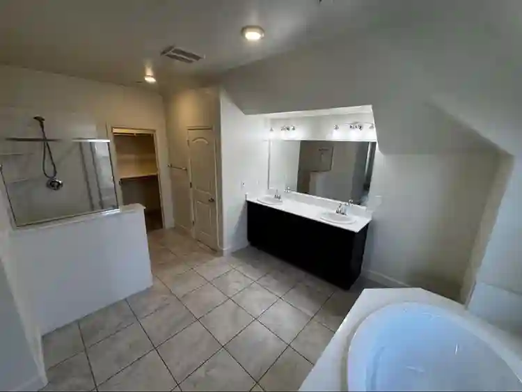 Master Bed/Bath Roseville Blue Oaks
