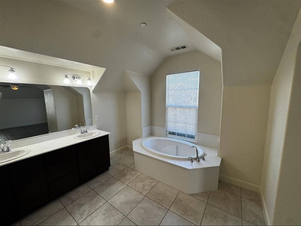 Master Bed/Bath Roseville Blue Oaks
