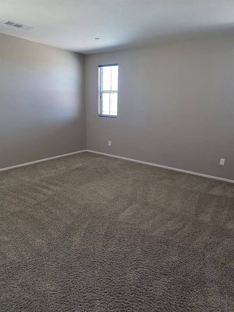 Large bedroom & bathroom for rent