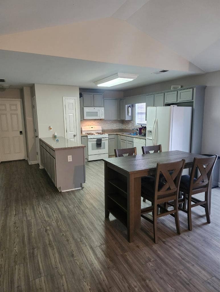 CO-LIVING FOR MOMS and CHILDREN