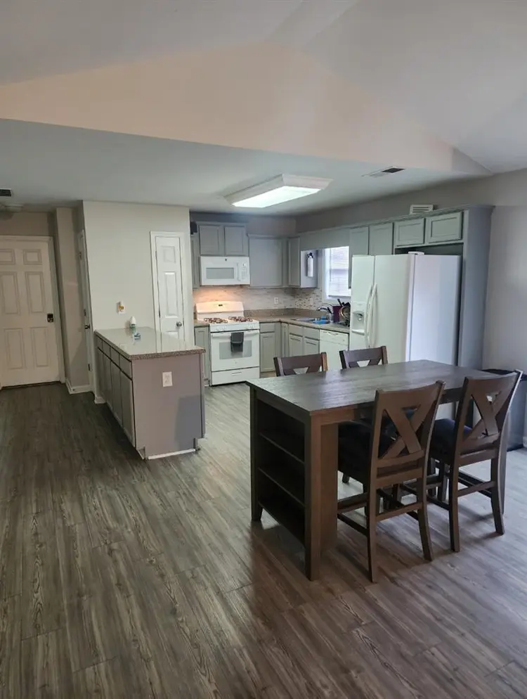 CO-LIVING FOR MOMS and CHILDREN