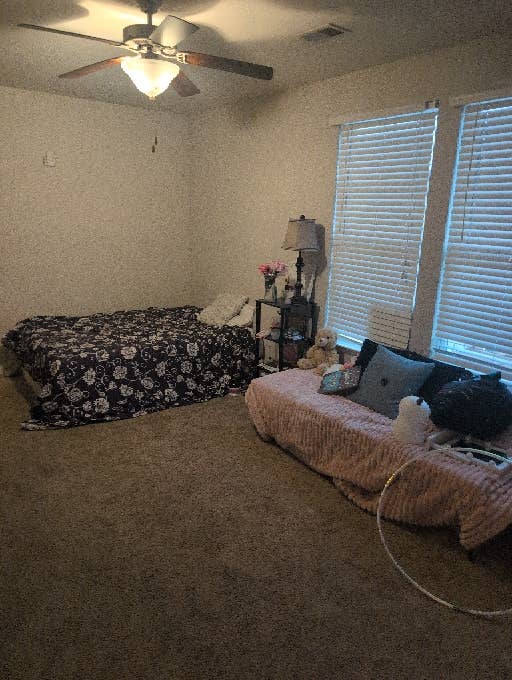 Big room/ bathroom/ and closet comb