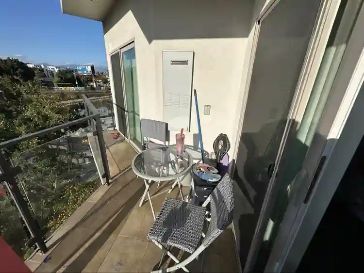 WOMEN only E. Hollywood Sublet