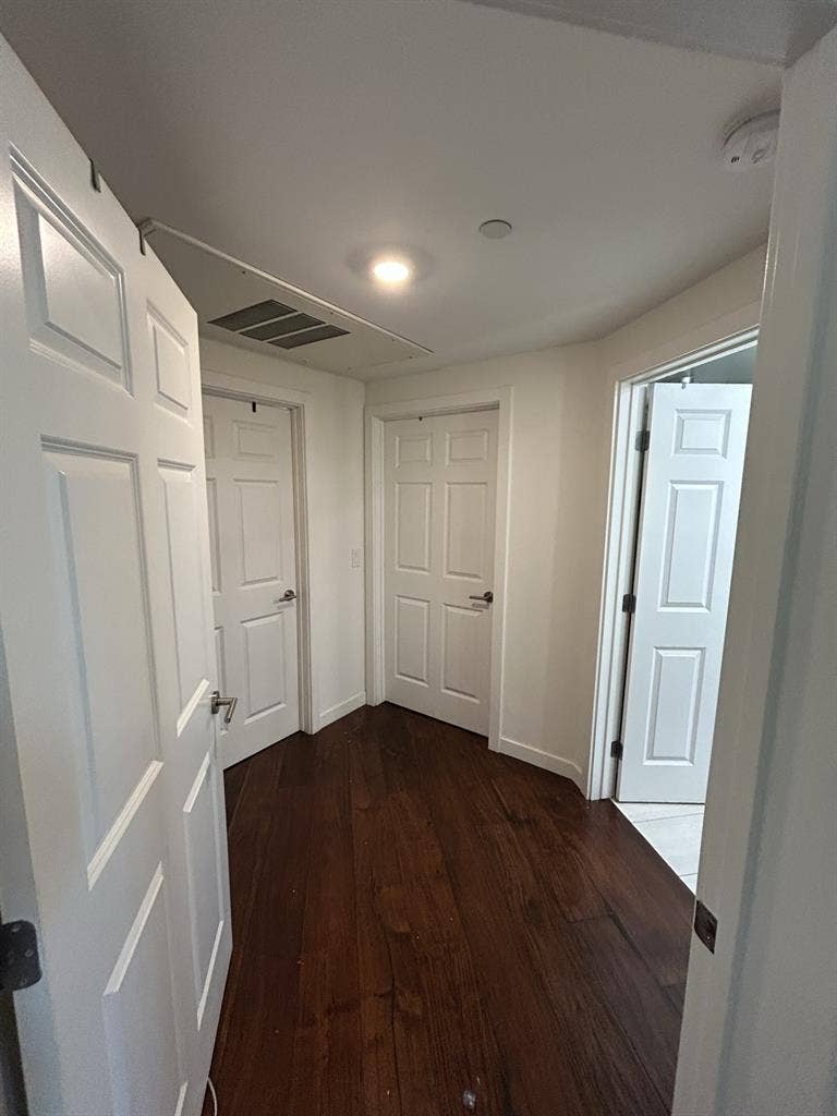 WOMEN only E. Hollywood Sublet
