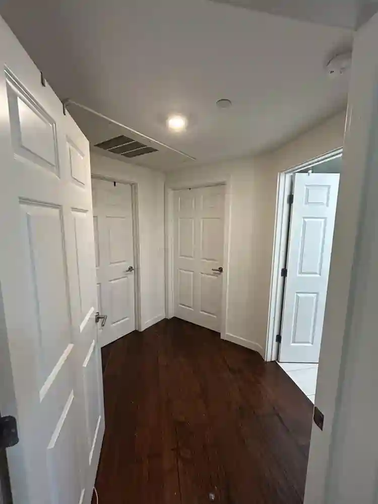 WOMEN only E. Hollywood Sublet