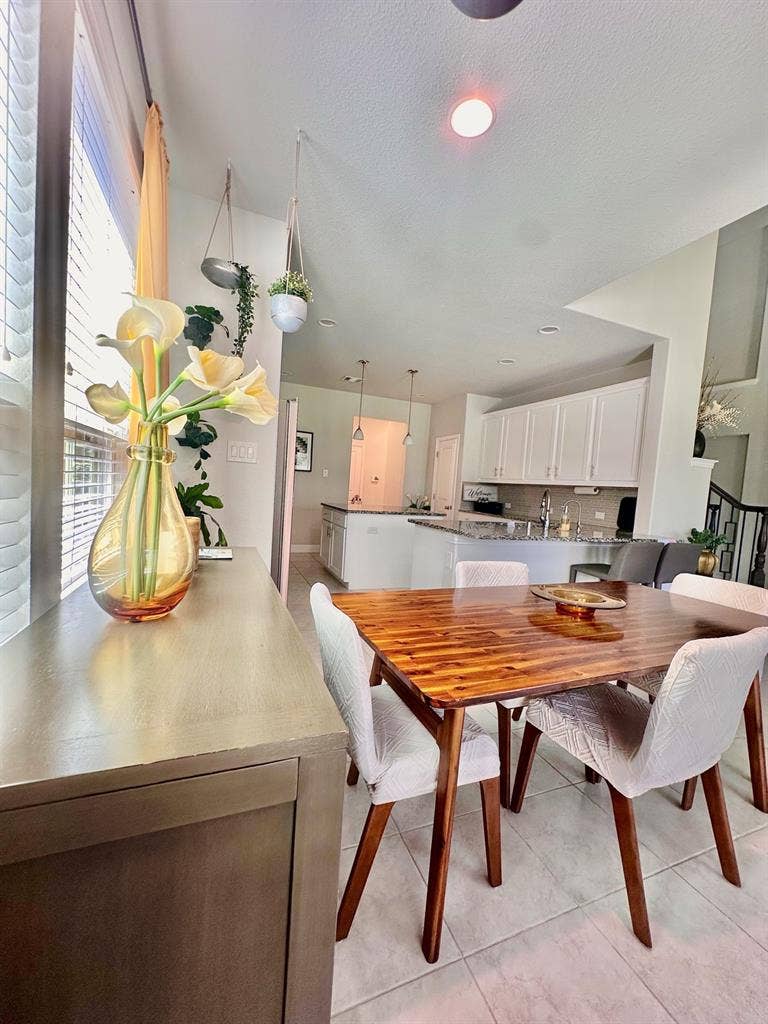 Looking for a single female roommate