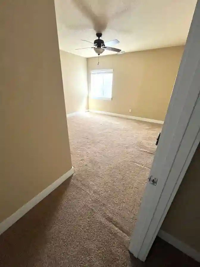 2 Bd/1 Bth + private LR for rent