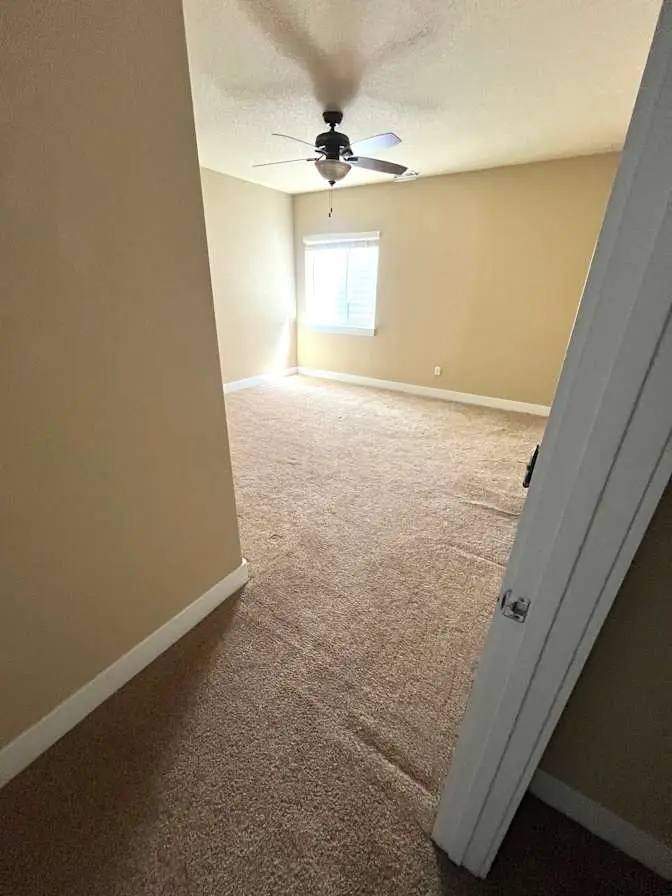 2 room bathroom private living room