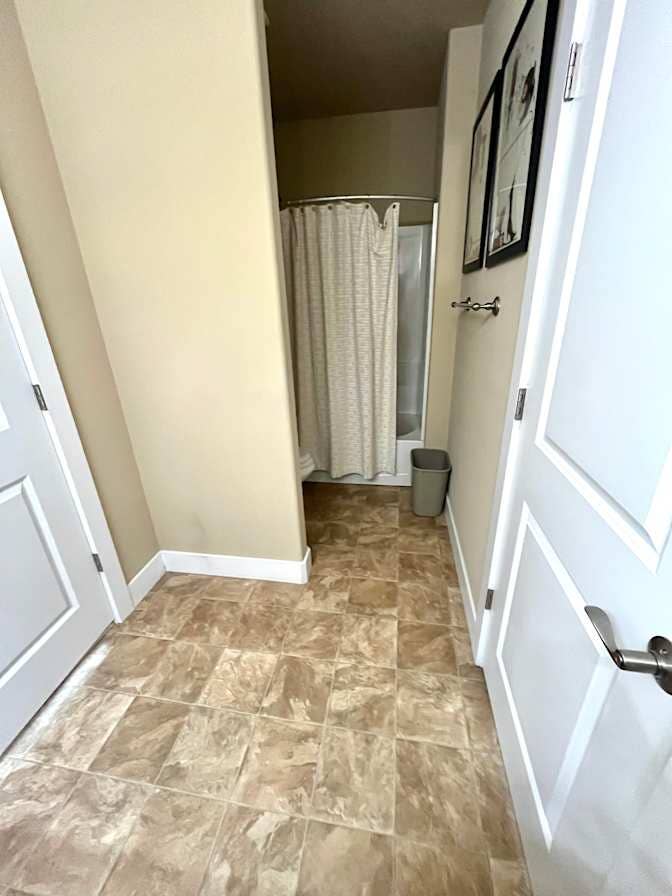 2 room bathroom private living room