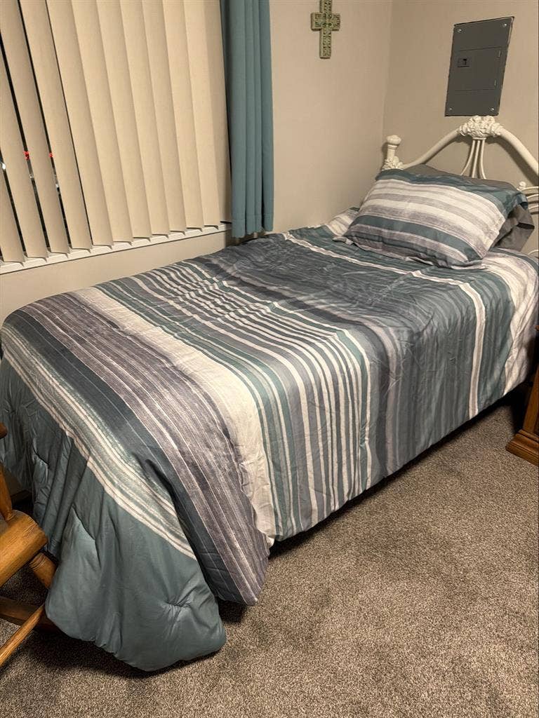 Fur
nished room in Steward Tower