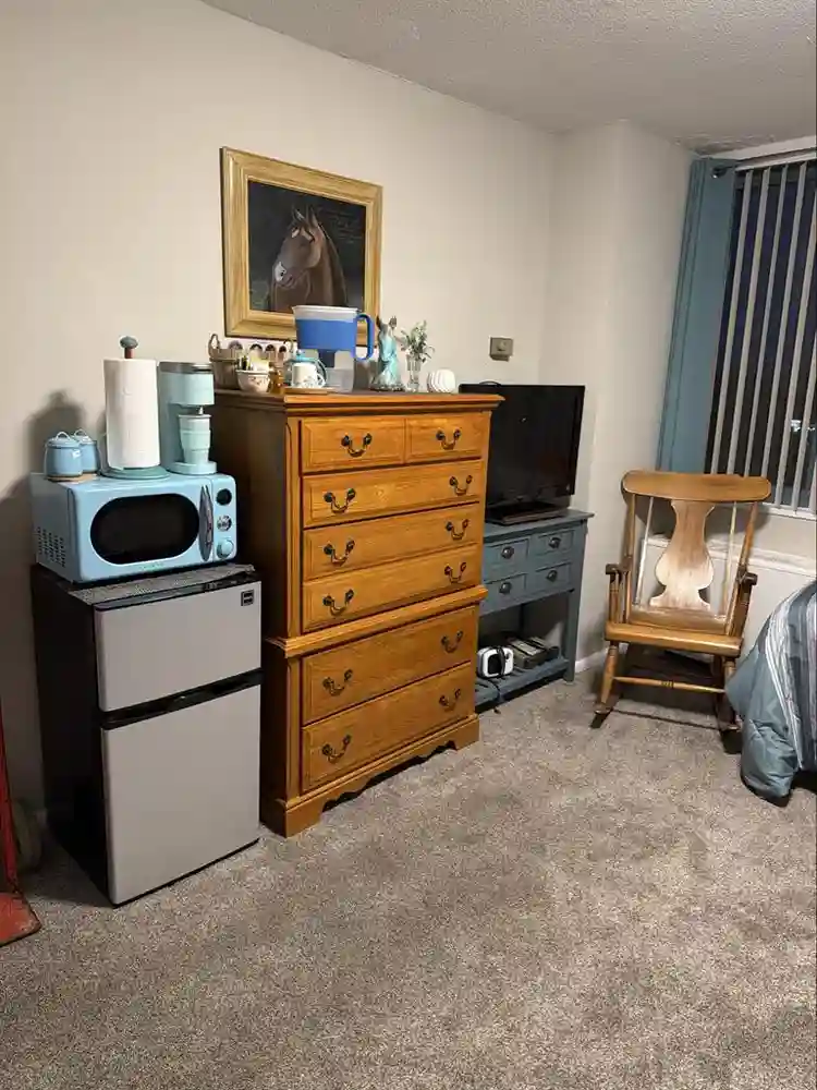 Fur
nished room in Steward Tower