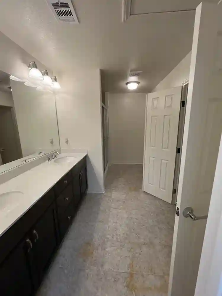 Private Large room on 3rd Floor
