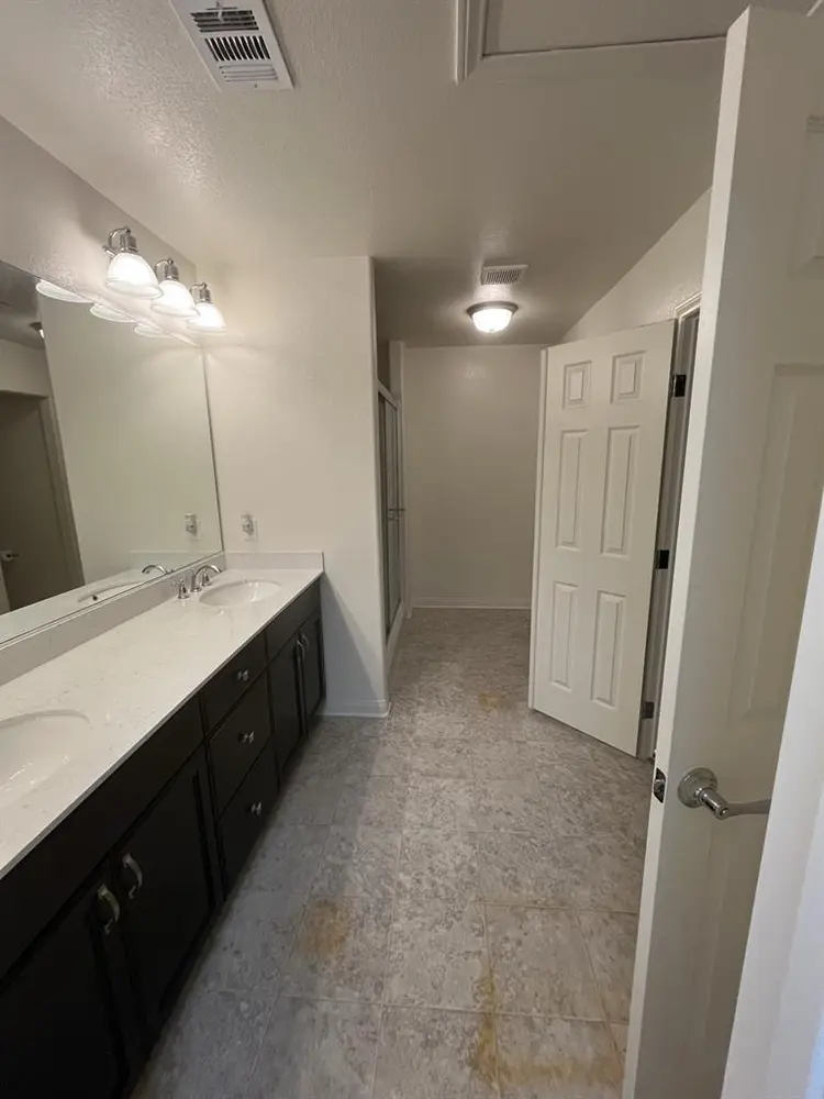 Private Large room on 3rd Floor