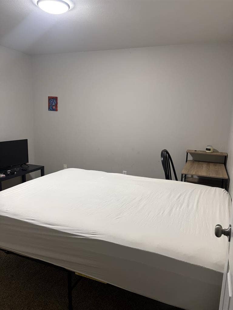 Renting room short term. 3 months m