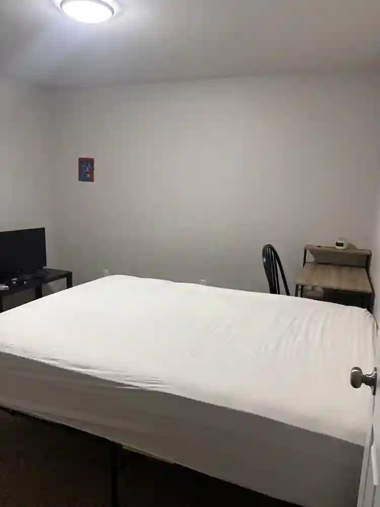 Renting room short term. 3 months m