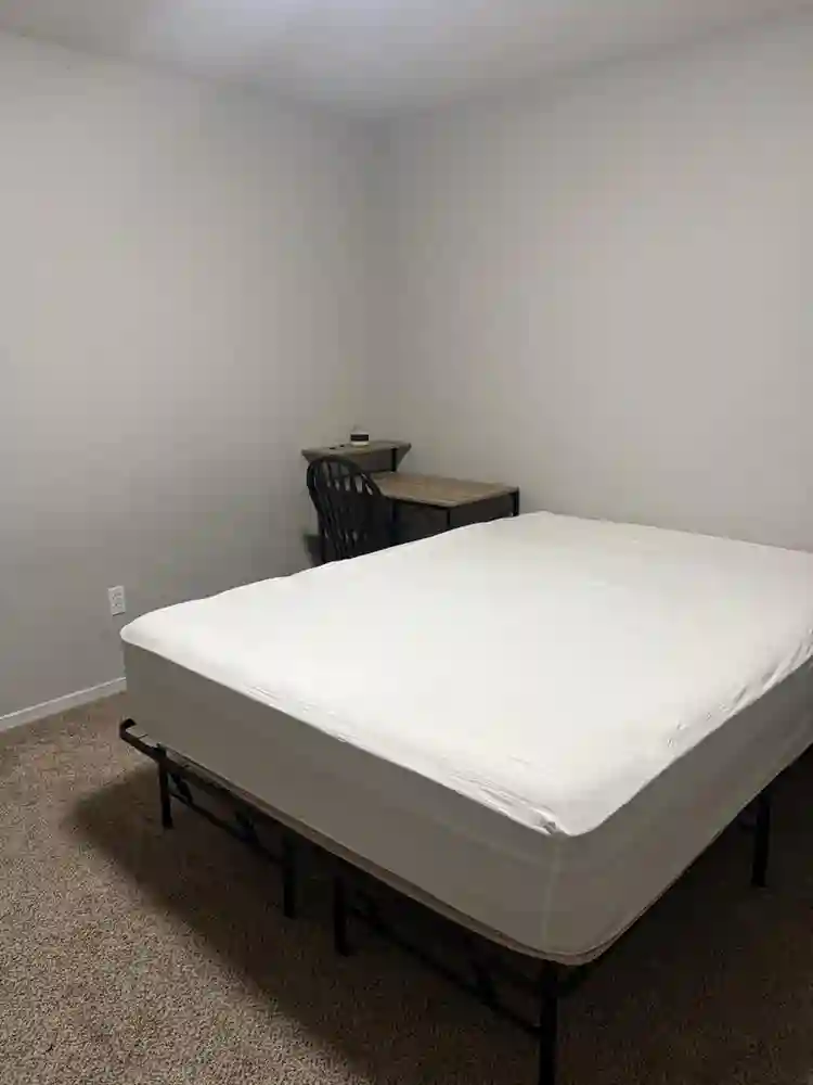 Renting room short term. 3 months m