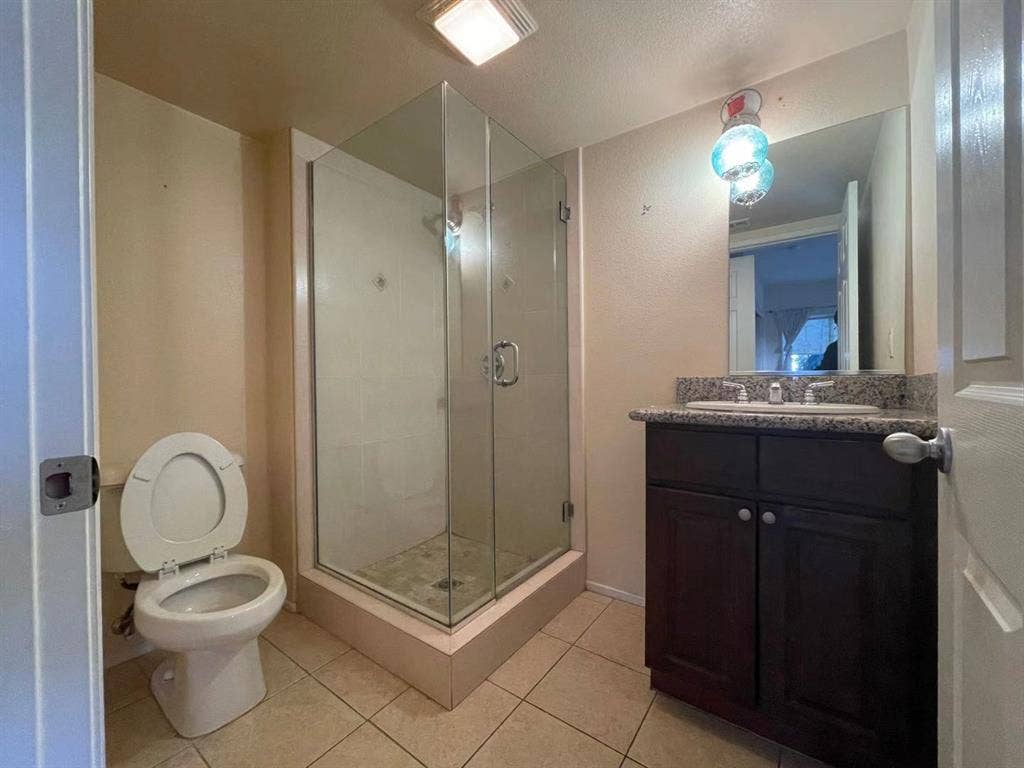 One bedroom w/bathroom in Pasadena