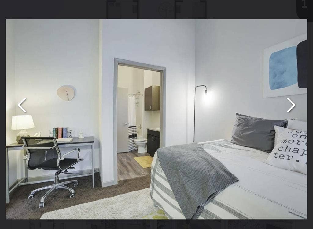 Room in charlotte townhome 4x4