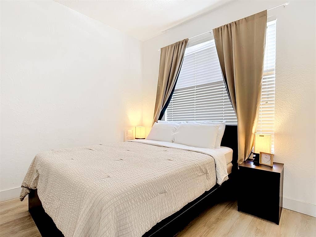 Winsor Hills Private Bedroom & Bath