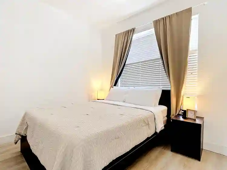 Winsor Hills Private Bedroom & Bath