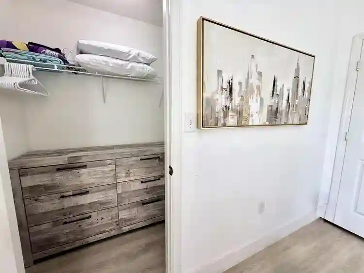 Winsor Hills Private Bedroom & Bath