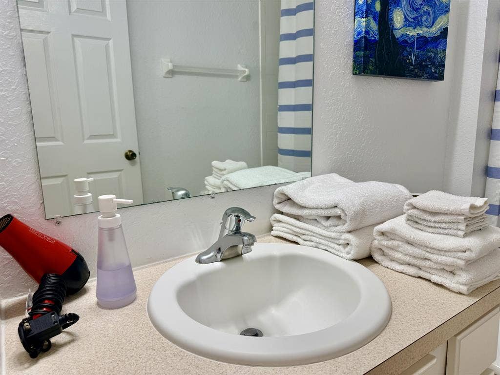 Winsor Hills Private Bedroom & Bath