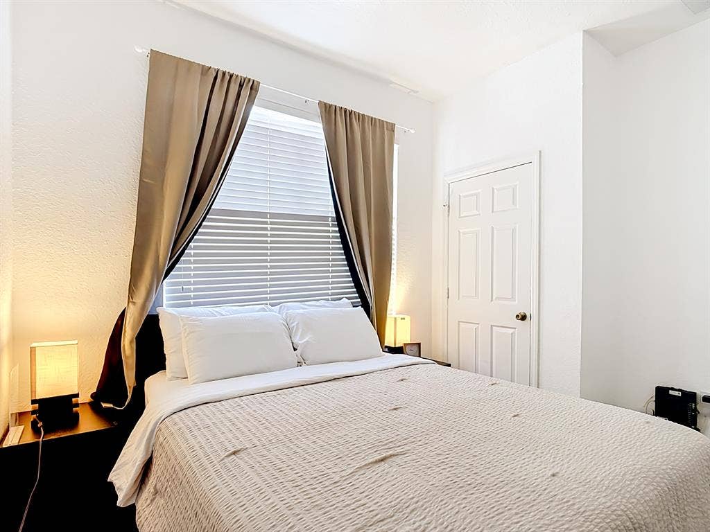 Winsor Hills Private Bedroom & Bath