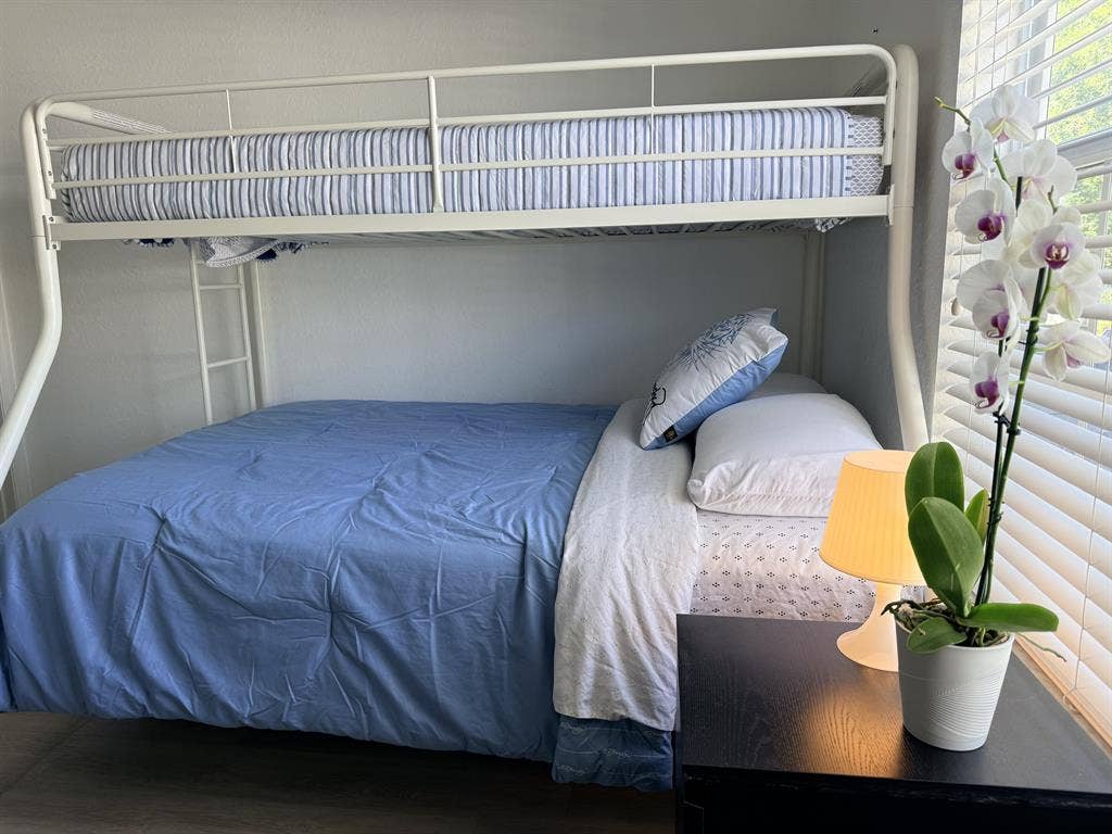 Winsor Hills Private Bedroom & Bath