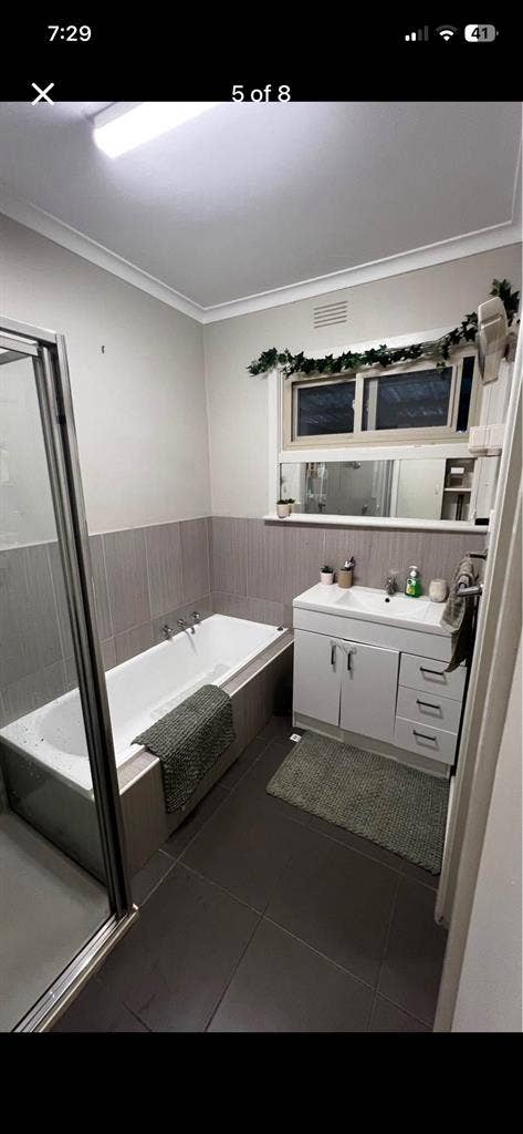 ROOM AVAILABLE SEAFORD