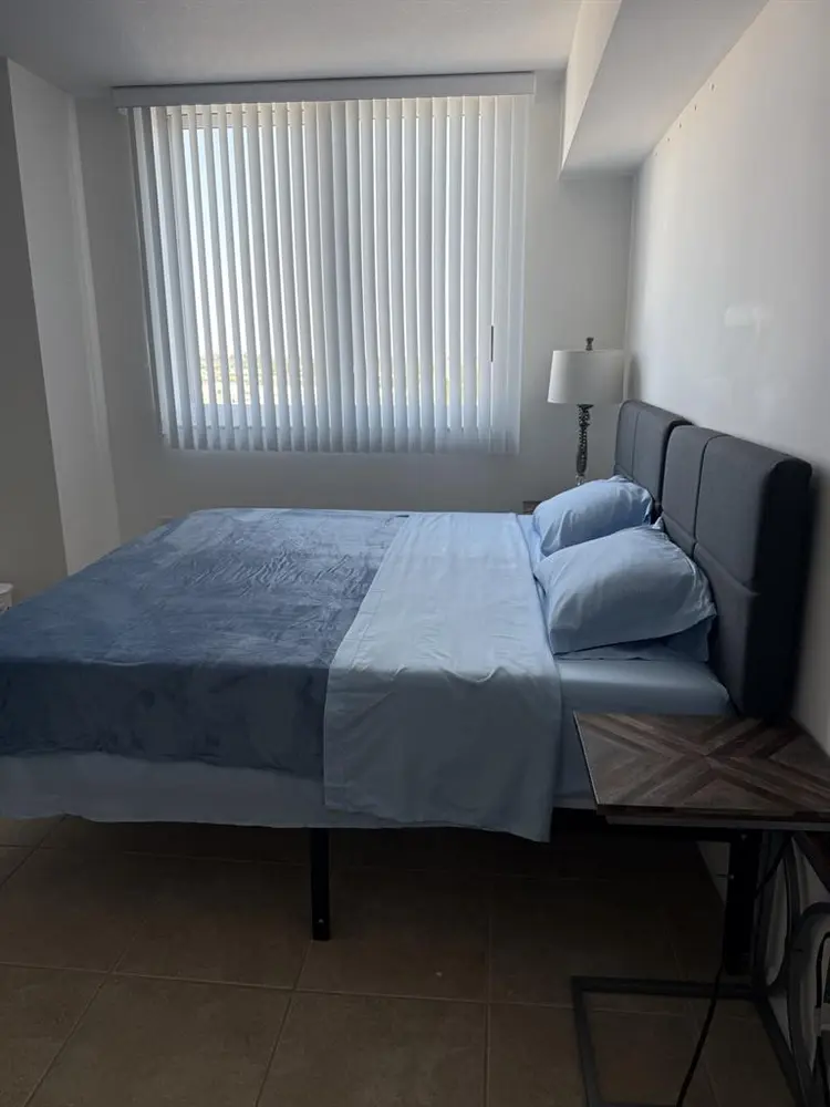 Room for rent in Hallandale