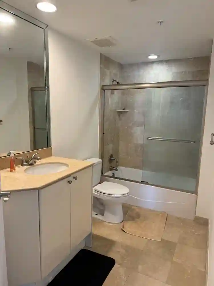 Room for rent in Hallandale