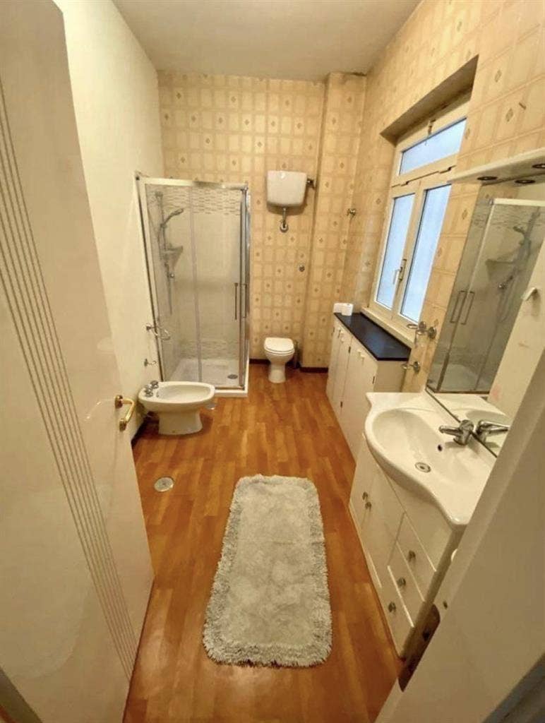 Spacious and Bright room