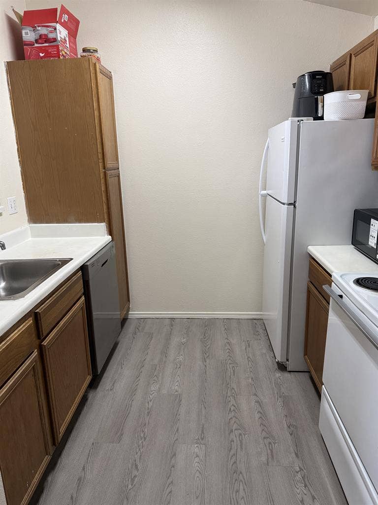 Take over lease. 2 bed 2 bath.