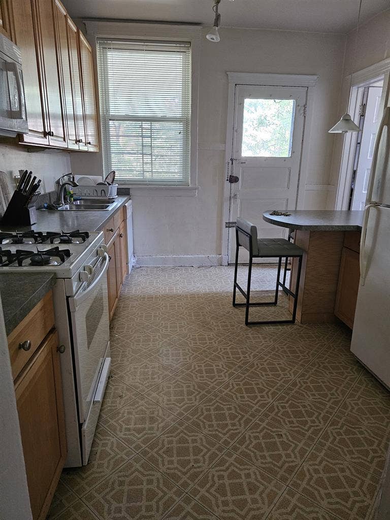 Looking for Potential Roommate