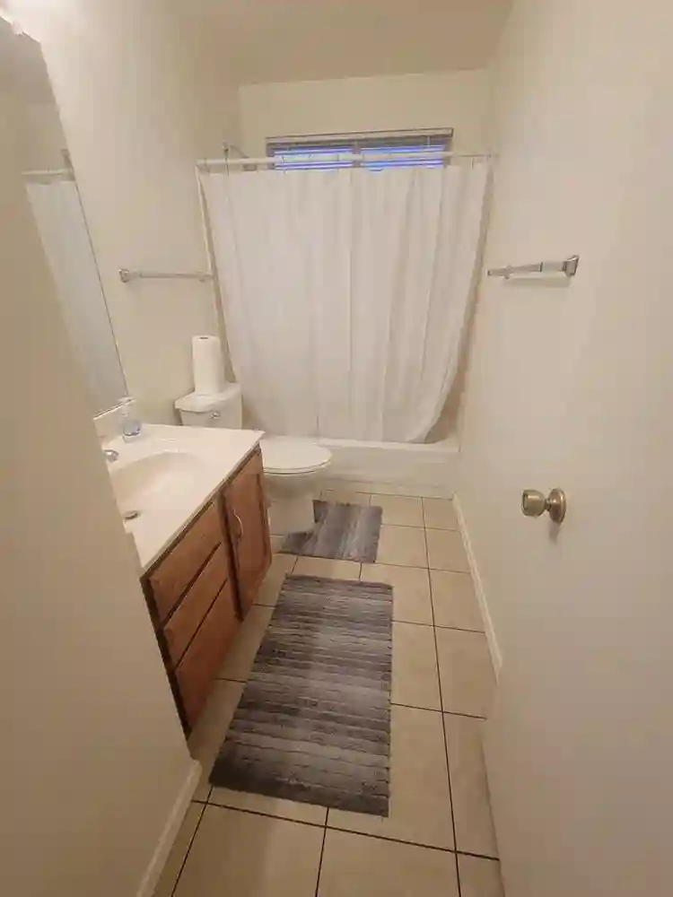 Room for rent real nice house in ni