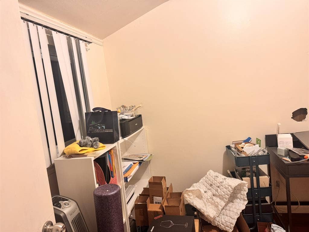 2 rooms w/ Utilities