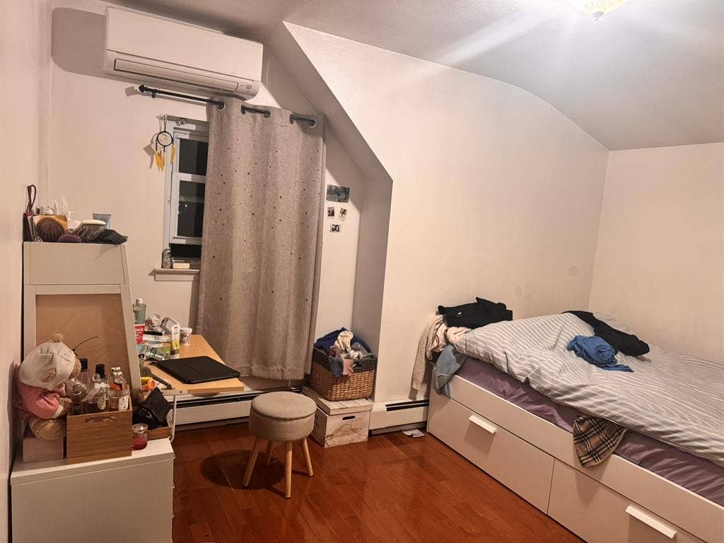 2 rooms w/ Utilities