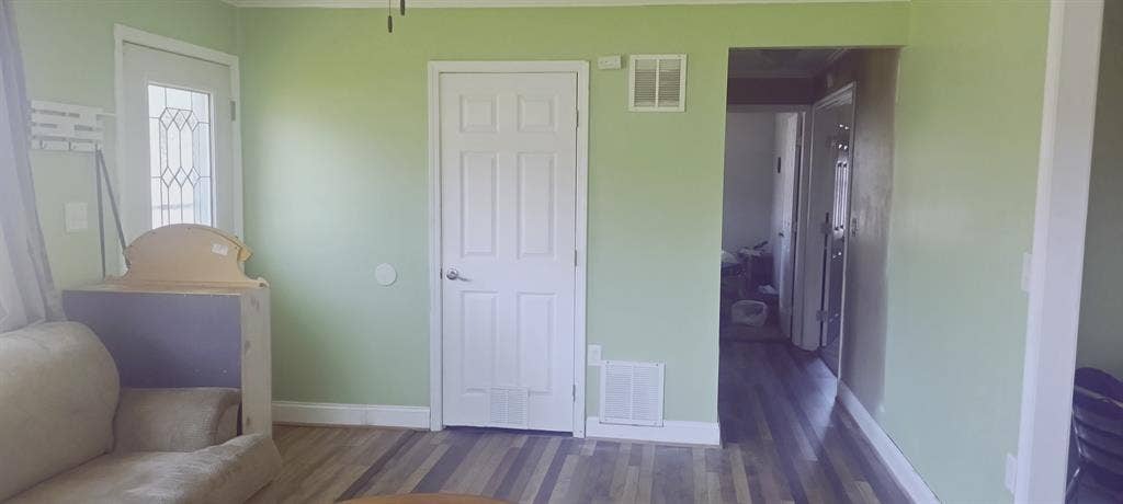 IN NEED OF ROOMATE