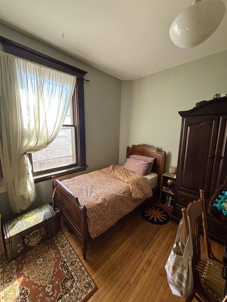 Roommate wanted