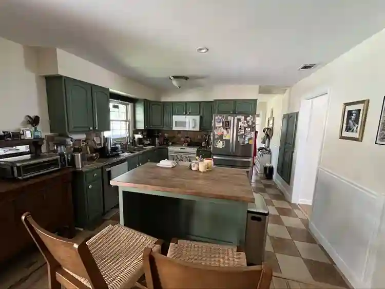 Roommate for 2 bedroom + Hall bath