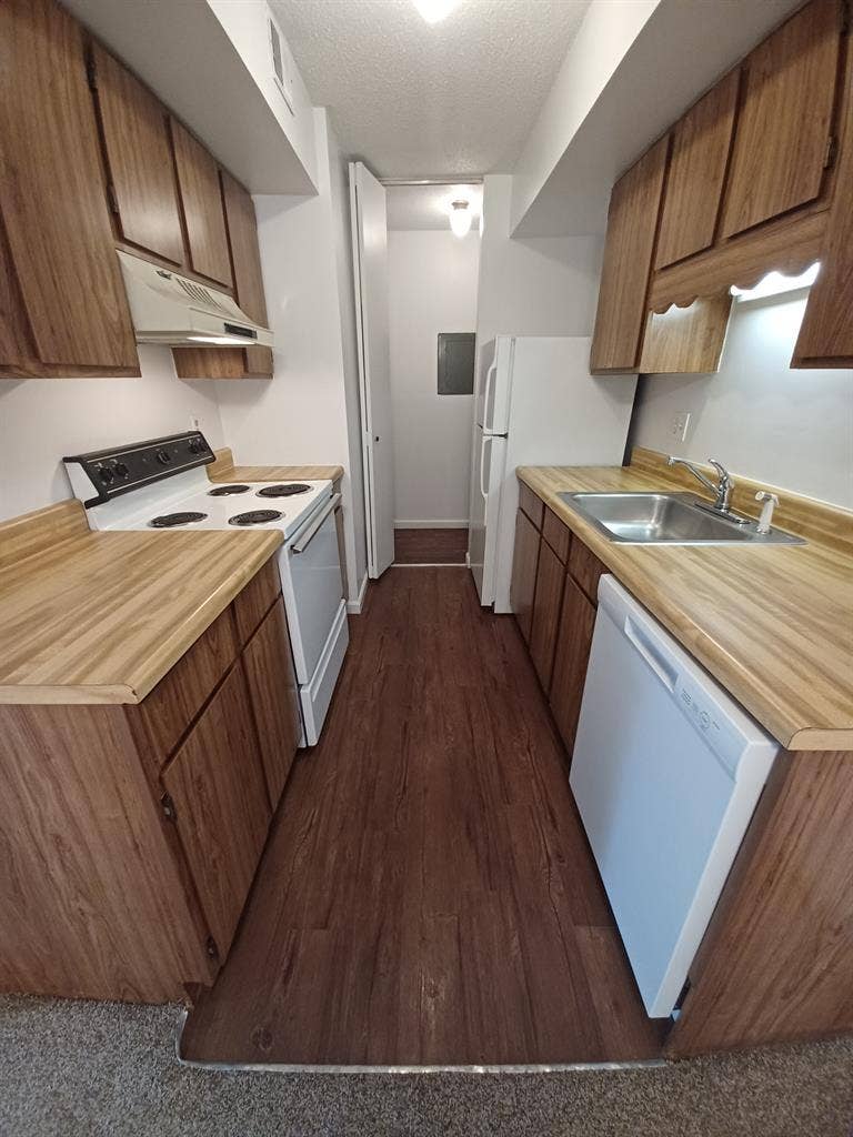 2 Bdrm Apt. w/ Amenities & Security