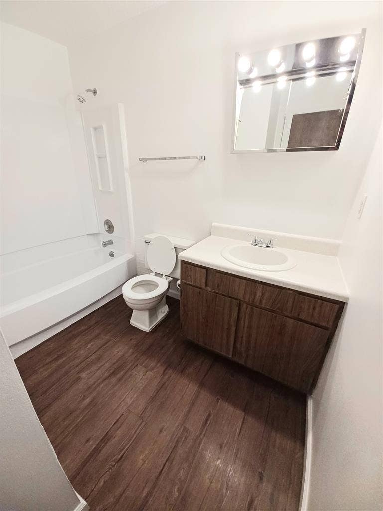 2 Bdrm Apt. w/ Amenities & Security