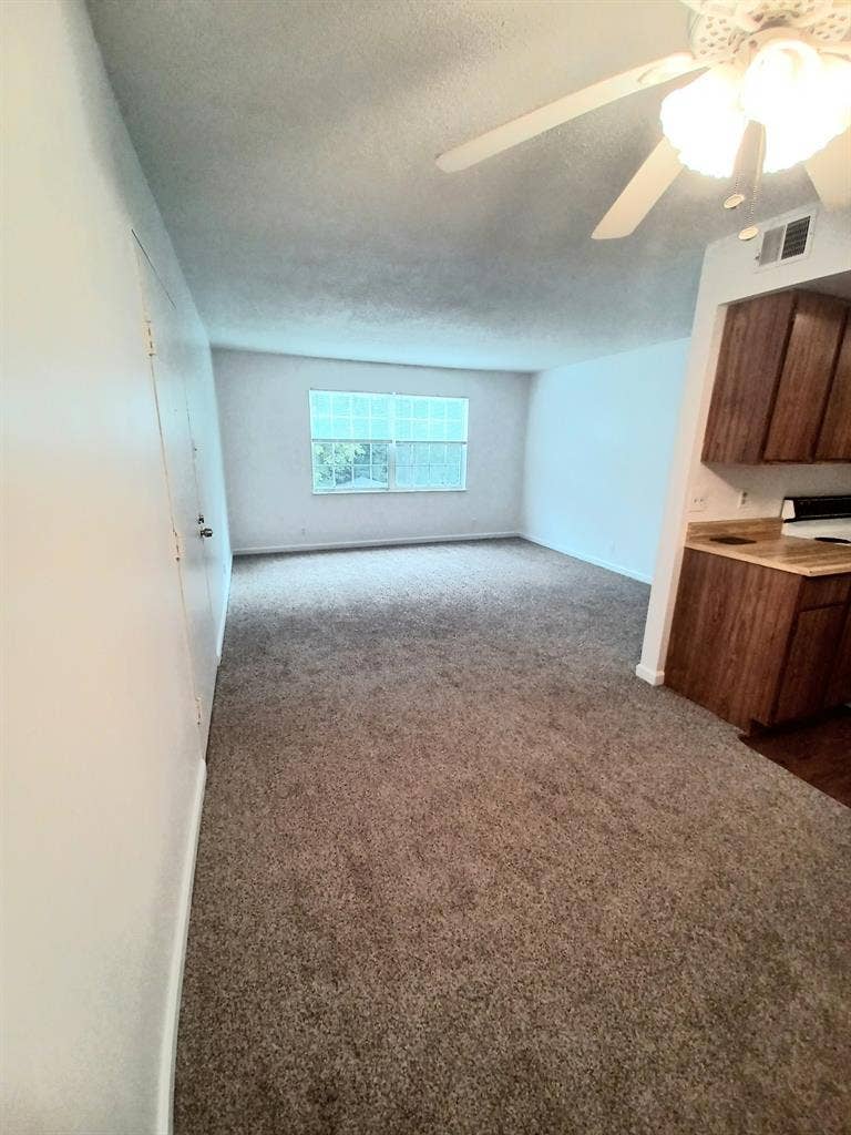 2 Bdrm Apt. w/ Amenities & Security
