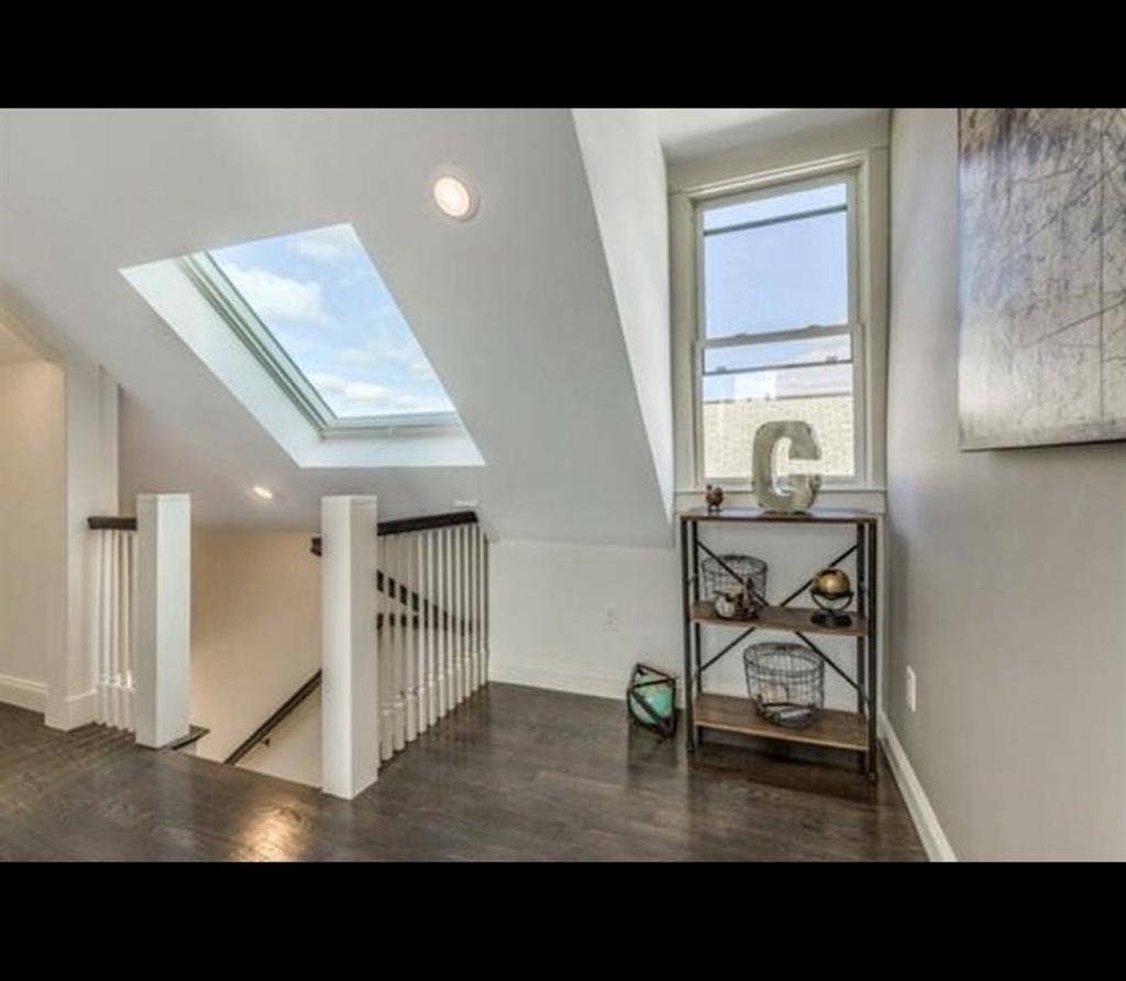 Bedroom in 4 bed w/ private bath.
