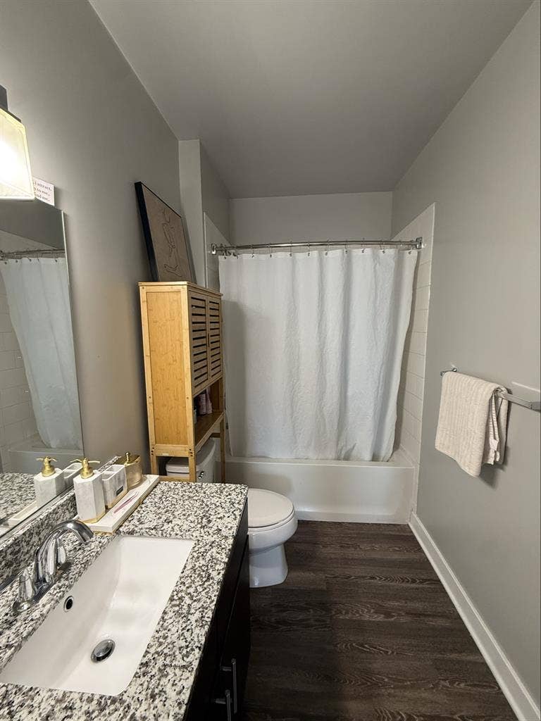 Room for Rent in Luxury Apartment