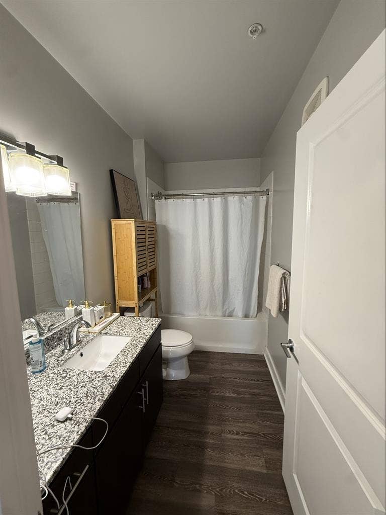 Room for Rent in Luxury Apartment